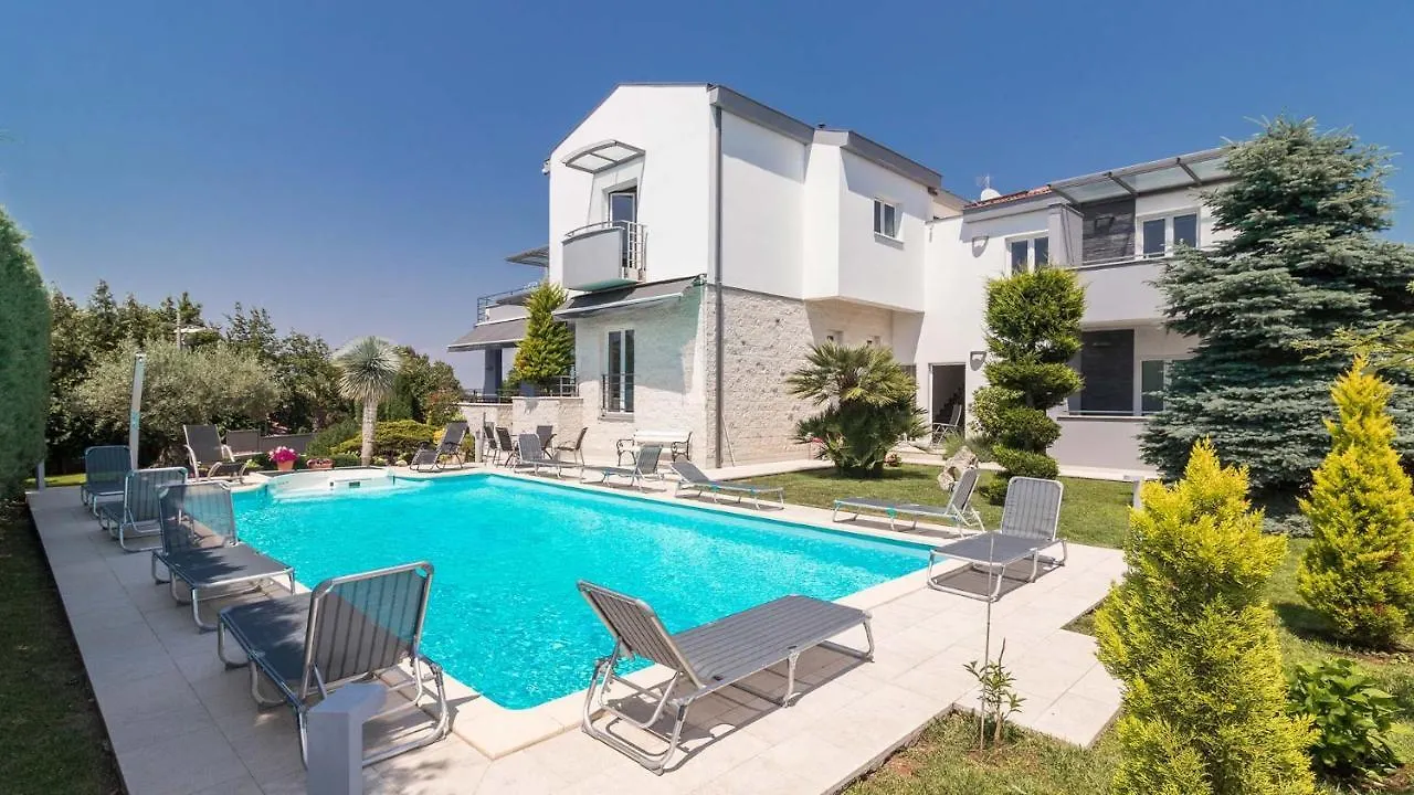 Luxury Villa Nicol With Pool And Sea View 300M From The Beach Pula 0*,  Croácia
