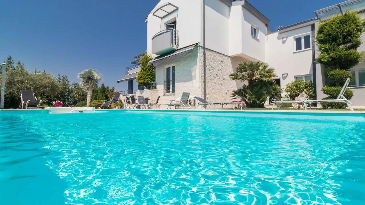 Luxury Villa Nicol With Pool And Sea View 300M From The Beach Pula 0*,